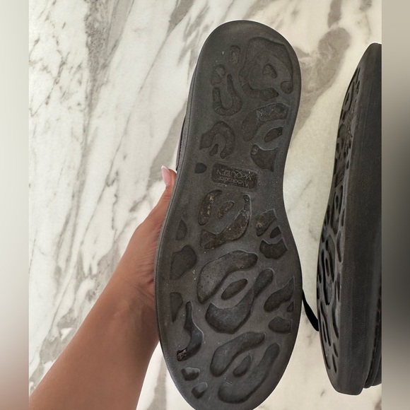 Alexander McQueen Size 8 barely used in a good condition comes with box - Picture 4 of 7